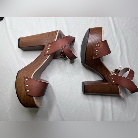 Platform Heels - Picture 4 of 7